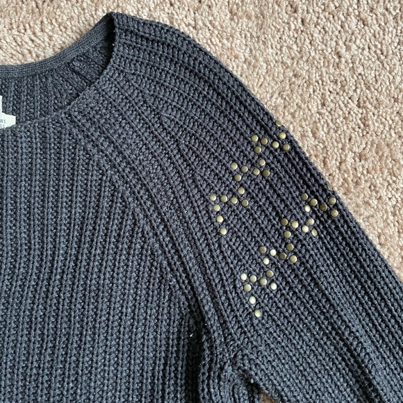BOGO 🛍️ H&M LOGG Sweater with Embellished Shoulder Detail - Picture 2 of 4